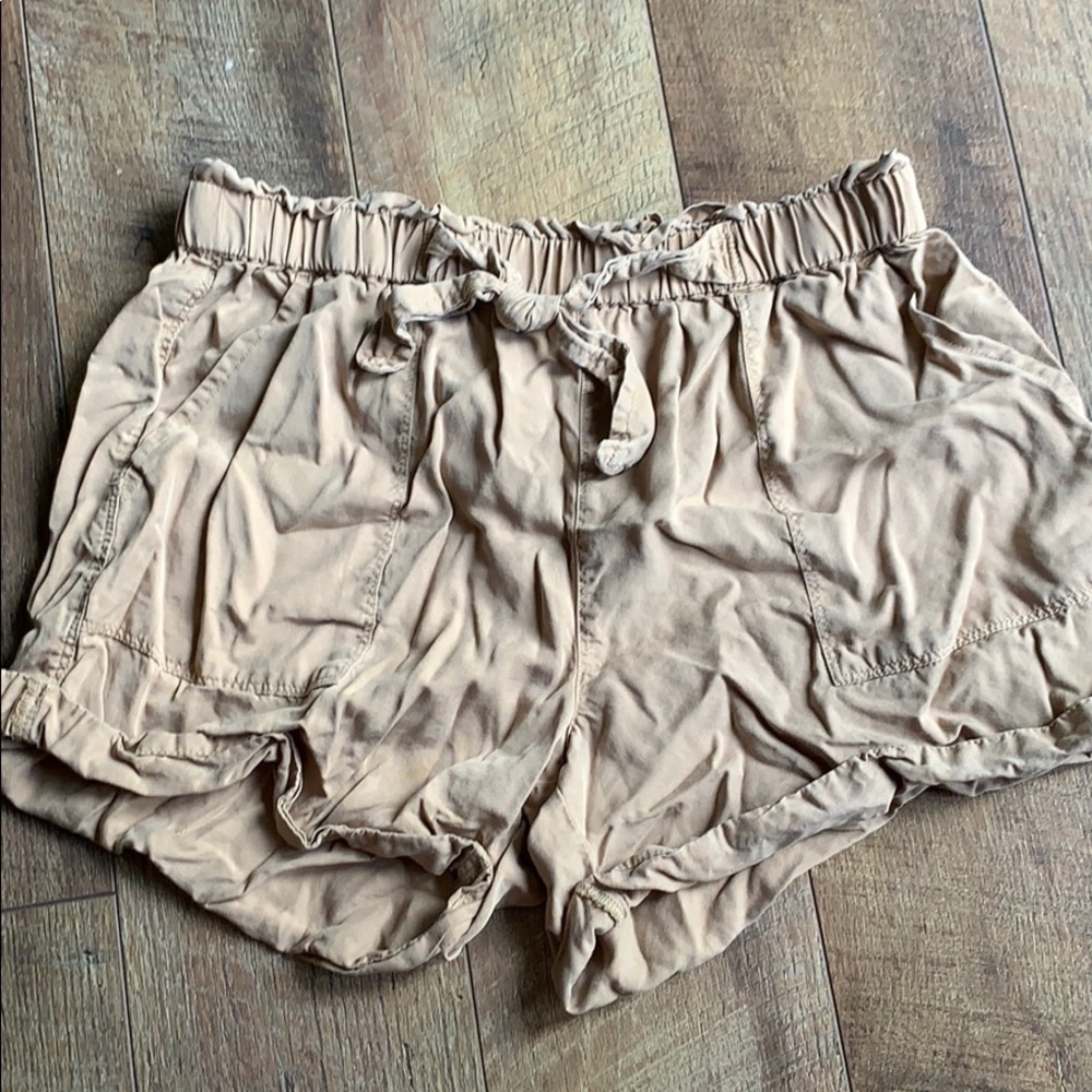 Aerie shorts khaki colored!